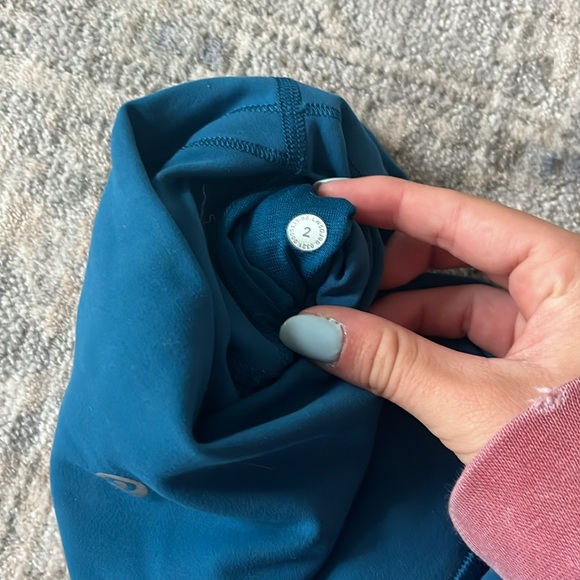 Lululemon Wundertrain blue legging size 2 - Picture 3 of 3
